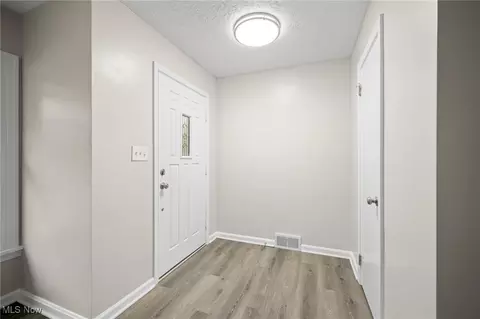 449 E Dresden Ave, Akron, OH 44301 photo 10