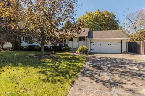 17690 Ash Dr, Strongsville, OH 44149