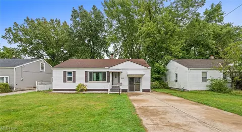1249 Hulett Ave, Eastlake, OH 44095