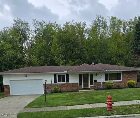 4995 Delevan Dr, Lyndhurst, OH 44124