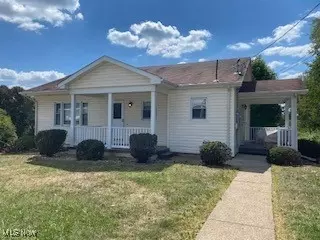 221 Pleasantview Dr, Weirton, WV 26062