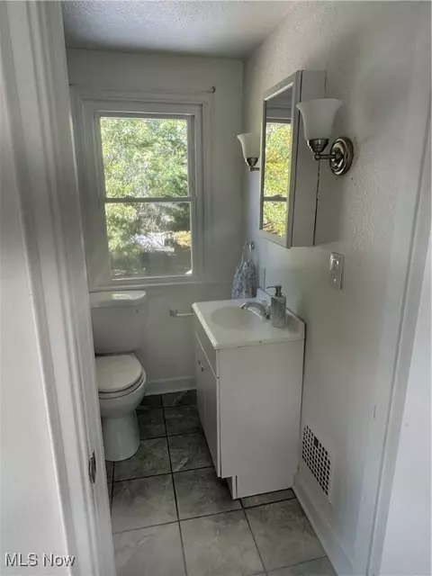 Bath - 834 Willard Ave SE, Warren, OH 44484 photo 1 of 2