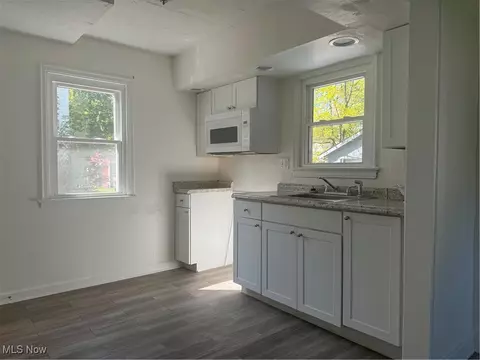 Kitchen - 834 Willard Ave SE, Warren, OH 44484 photo 1 of 2