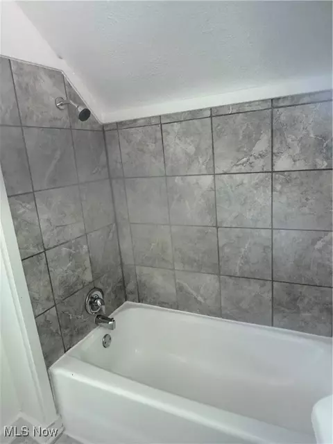 Bath - 834 Willard Ave SE, Warren, OH 44484 photo 2 of 2