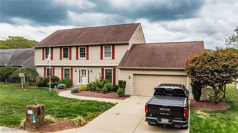 215 Dover Dr, Mineralwells, WV 26150