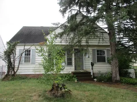 13500 Oakview Blvd, Cleveland, OH 44125