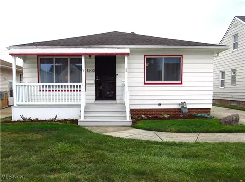 1203 Parkleigh Dr, Parma, OH 44134