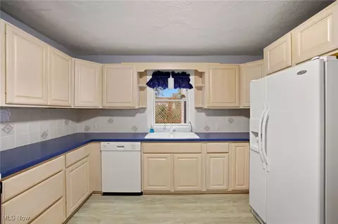 Kitchen - 237 33rd St NW, Canton, OH 44709 photo 2 of 6
