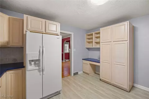 Kitchen - 237 33rd St NW, Canton, OH 44709 photo 4 of 6