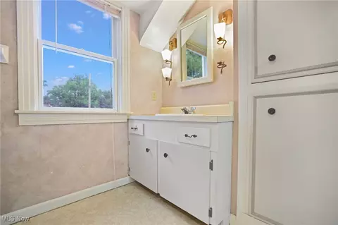 Bath - 237 33rd St NW, Canton, OH 44709 photo 3 of 3