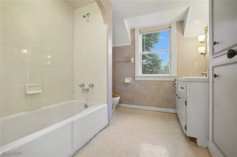 Bath - 237 33rd St NW, Canton, OH 44709 photo 2 of 3