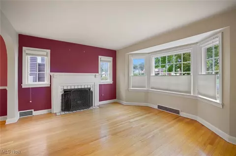 Living - 237 33rd St NW, Canton, OH 44709 photo 2 of 9