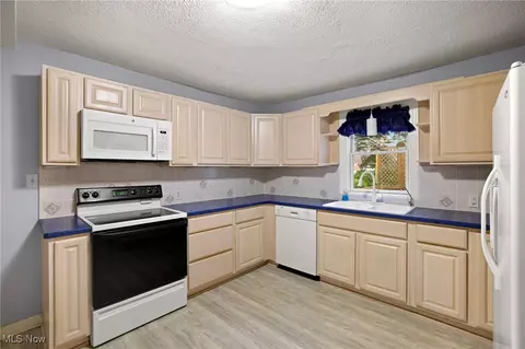 Kitchen - 237 33rd St NW, Canton, OH 44709 photo 1 of 6