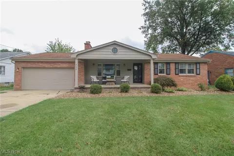 3490 Tall Oaks Ln, Youngstown, OH 44511