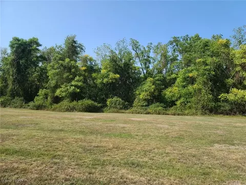 Walnut Drive, Wellsburg, WV 26070