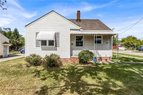 17209 Holly Hill Dr, Cleveland, OH 44128