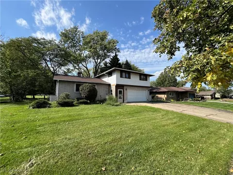 6258 Carlyle Dr, Seven Hills, OH 44131
