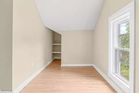 Bedroom - 915 Rosemont Ct NW, Canton, OH 44708 photo 9 of 11