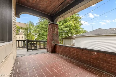 Exterior - 915 Rosemont Ct NW, Canton, OH 44708 photo 2 of 5