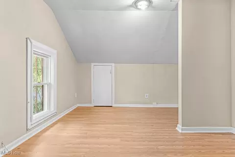 Bedroom - 915 Rosemont Ct NW, Canton, OH 44708 photo 5 of 11