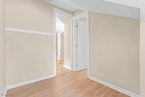 Entry Way - 915 Rosemont Ct NW, Canton, OH 44708 photo 5 of 7