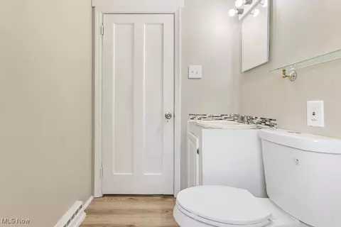 Bath - 915 Rosemont Ct NW, Canton, OH 44708 photo 2 of 4
