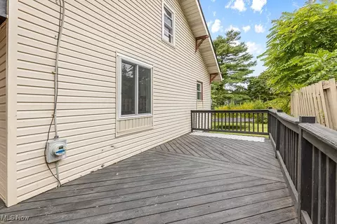 Exterior - 915 Rosemont Ct NW, Canton, OH 44708 photo 3 of 5