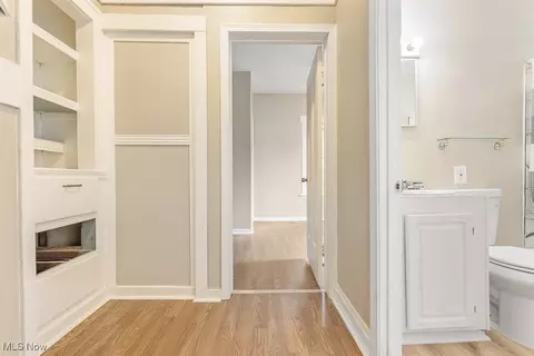 Entry Way - 915 Rosemont Ct NW, Canton, OH 44708 photo 3 of 7