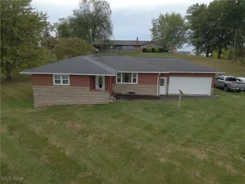 1081 W Main St, Sugarcreek, OH 44681
