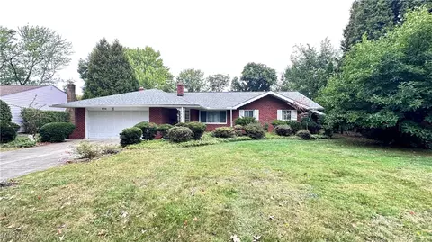654 Radford Dr, Highland Heights, OH 44143