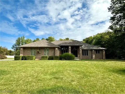 115 Muirfield Dr SE, Warren, OH 44484