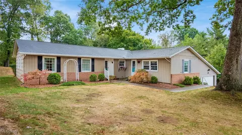 3960 Dorothy Dr, Zanesville, OH 43701