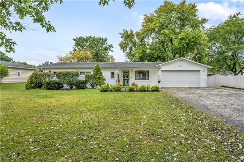 2092 Byron Dr, Brunswick, OH 44212