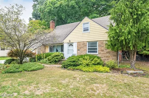 2106 Glenridge Rd, Euclid, OH 44117
