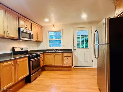 37 Harvey St, Struthers, OH 44471 photo 5