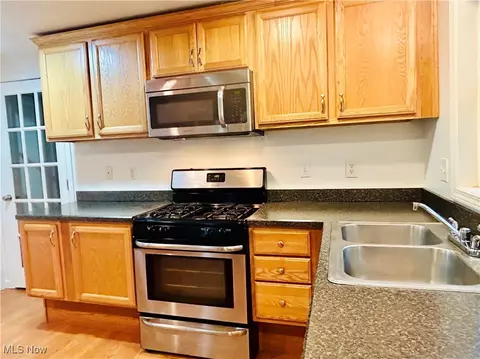 37 Harvey St, Struthers, OH 44471 photo 4