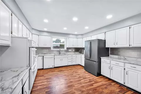 251 Windsor Dr, Elyria, OH 44035 photo 9