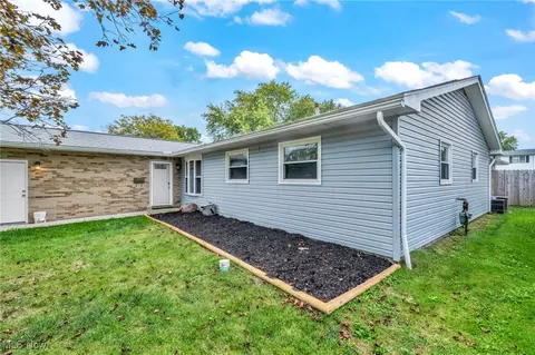251 Windsor Dr, Elyria, OH 44035 photo 2