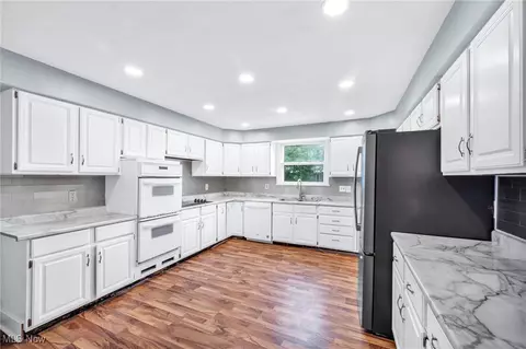 251 Windsor Dr, Elyria, OH 44035 photo 8