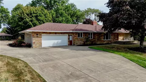 2982 Homeworth Rd, Alliance, OH 44601