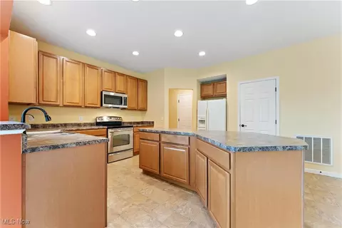 1611 Seabiscuit Dr NE, Canton, OH 44721 photo 19
