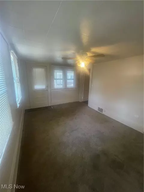 860 Chalker St, Akron, OH 44310 photo 12