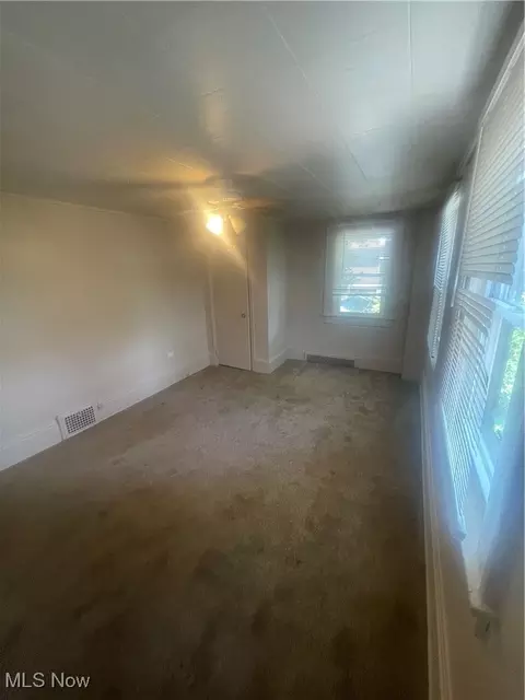 860 Chalker St, Akron, OH 44310 photo 11