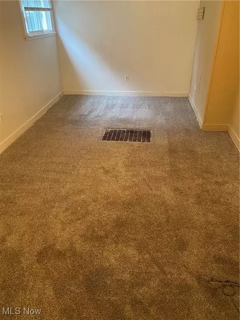 860 Chalker St, Akron, OH 44310 photo 4