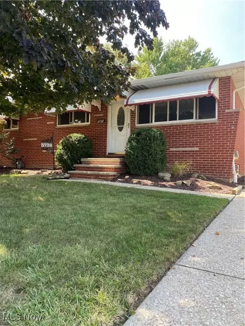 5738 Champaign Ave, Brook Park, OH 44142