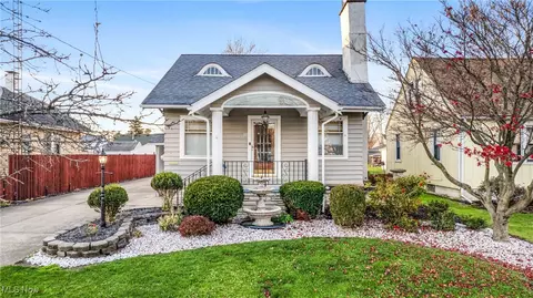 806 Hazelwood Ave SE, Warren, OH 44484