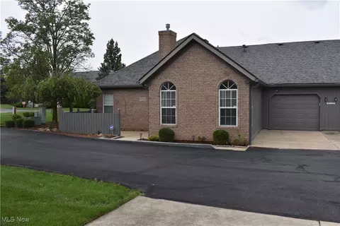 1077 N Jefferson St #D, Medina, OH 44256