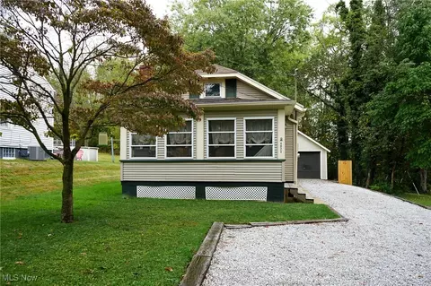 4024 Hambleton Ave, Louisville, OH 44641