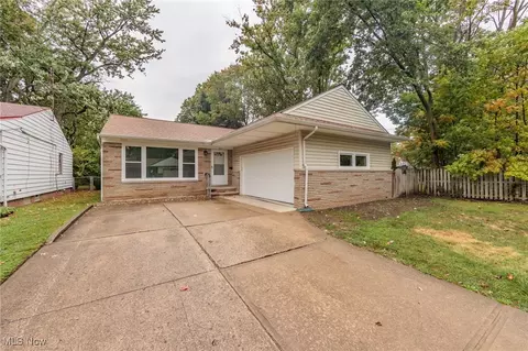 952 Murray Rd, South Euclid, OH 44121