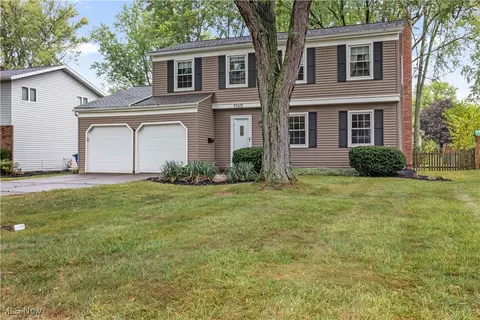 29572 Westminster Dr, North Olmsted, OH 44070